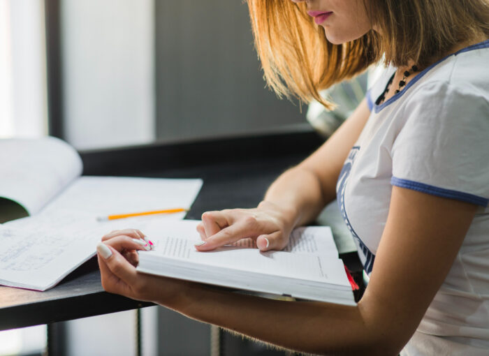 Подготовка к ЕГЭ и ОГЭ: почему очные курсы дают больший результат, чем онлайн-занятия